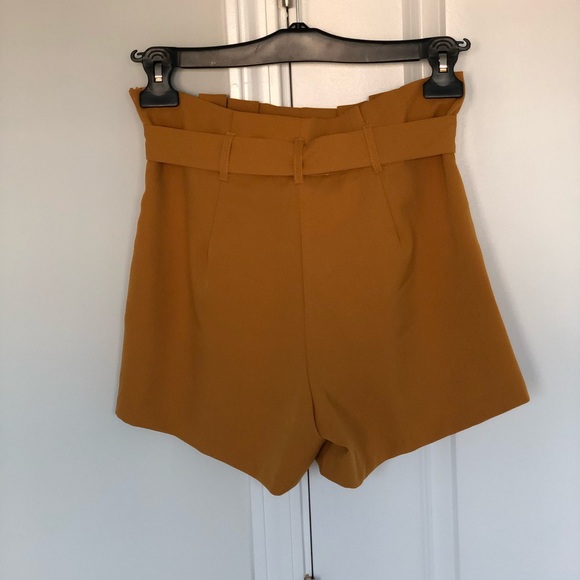Cute high-waisted pleated shorts - Picture 2 of 3